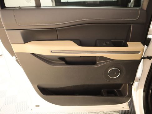 Used 2024 Ford Expedition Max XLT image 18