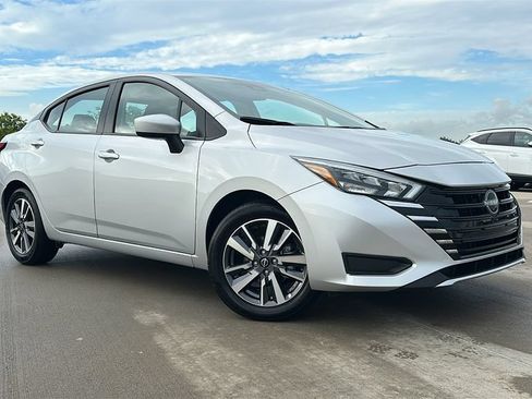 Used 2025 Nissan Versa SV FWD image 5