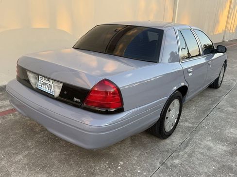 Used 2009 Ford Crown Victoria Police Interceptor image 3