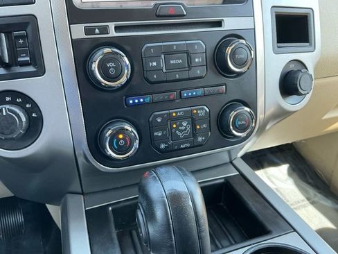 Used 2016 Ford Expedition XLT w/ Equipment Group 202A AWD/4WD image 22