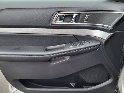 Used 2016 Ford Explorer XLT image 14