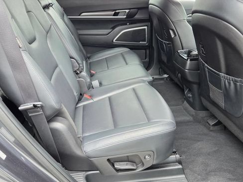 Used 2023 Kia Telluride LX FWD image 17