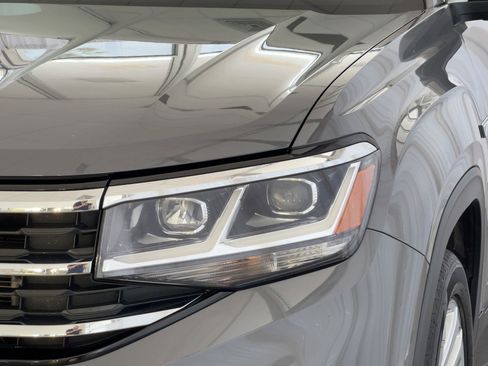 Certified 2022 Volkswagen Atlas Cross Sport SE image 11