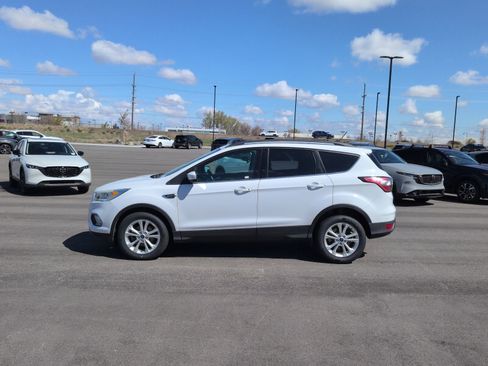 Used 2018 Ford Escape SEL w/ Ford Safe & Smart Package FWD image 4