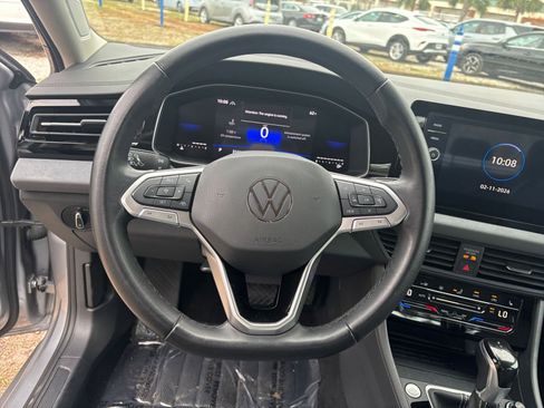 Used 2025 Volkswagen Jetta SE image 29
