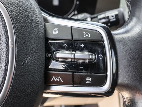 Used 2023 Kia Carnival SX image 28