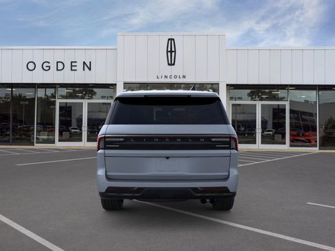 New 2025 Lincoln Navigator Reserve image 5