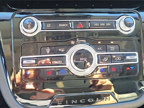 Used 2022 Lincoln Corsair FWD w/ Premium Package image 24