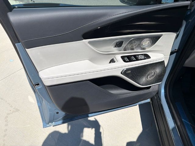 New 2026 Lincoln Nautilus Reserve AWD/4WD image 11