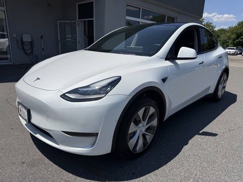 Used 2022 Tesla Model Y Long Range AWD/4WD image 3