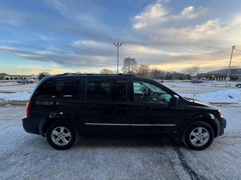 Used 2010 Dodge Grand Caravan SXT w/ Family Value Group FWD image 6