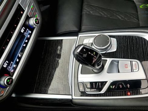 Used 2022 BMW 750i xDrive w/ M Sport Package AWD/4WD image 62