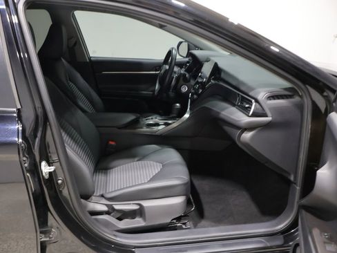 Used 2022 Toyota Camry SE w/ Carpet Mat Package (TMS) AWD/4WD image 22