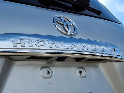 Used 2012 Toyota Highlander Limited w/ Protection Pkg AWD/4WD image 39