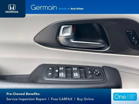 Used 2019 Chrysler Pacifica Limited FWD image 28