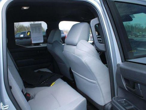 Certified 2025 Toyota Tacoma SR5 AWD/4WD image 10