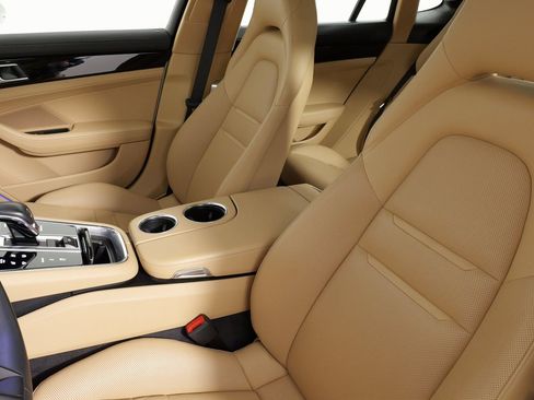 Used 2021 Porsche Panamera 4 image 30