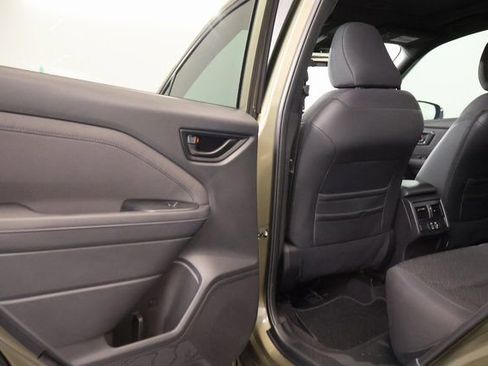 Used 2025 Subaru Forester Premium AWD/4WD image 27