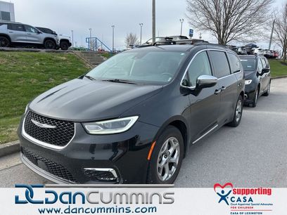 Used 2023 Chrysler Pacifica Limited
