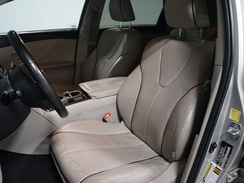 Used 2010 Toyota Venza FWD image 6