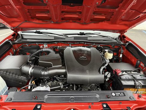 Used 2017 Toyota Tacoma TRD Sport image 33