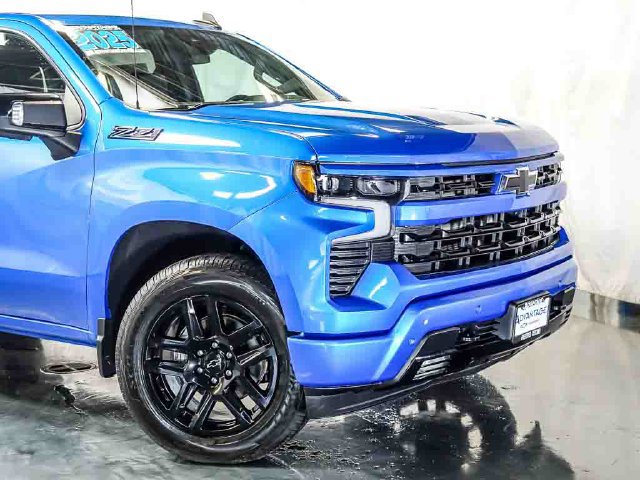 Used 2025 Chevrolet Silverado 1500 RST AWD/4WD image 3