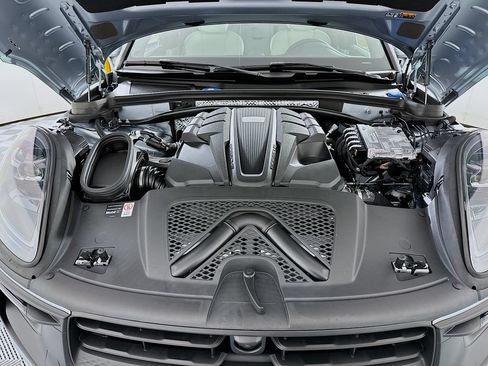 New 2026 Porsche Macan GTS AWD/4WD image 32