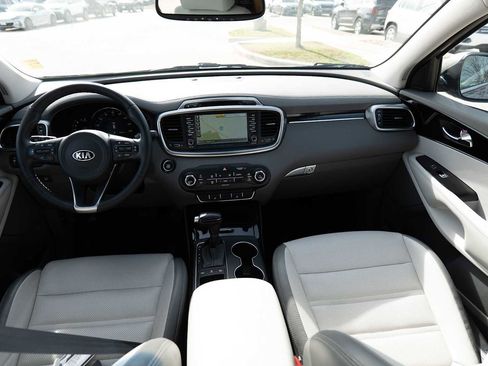 Used 2018 Kia Sorento SX image 26