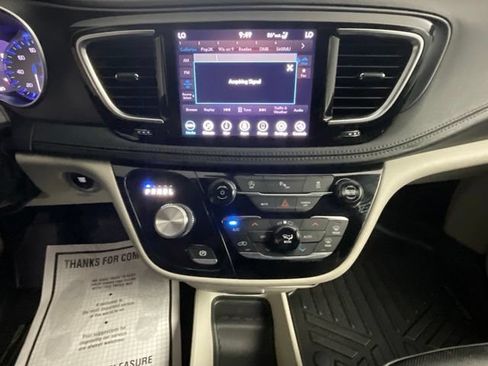 Used 2020 Chrysler Pacifica Limited FWD image 15