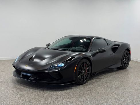 Used 2022 Ferrari F8 Tributo RWD image 3