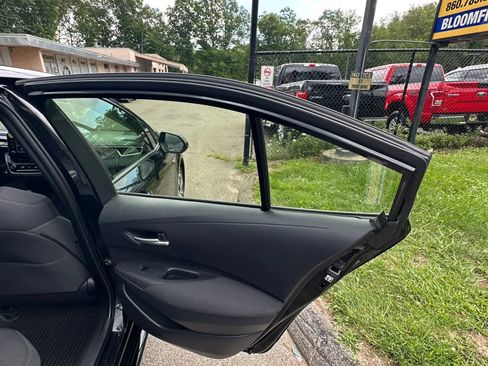 Used 2020 Toyota Corolla LE FWD image 31