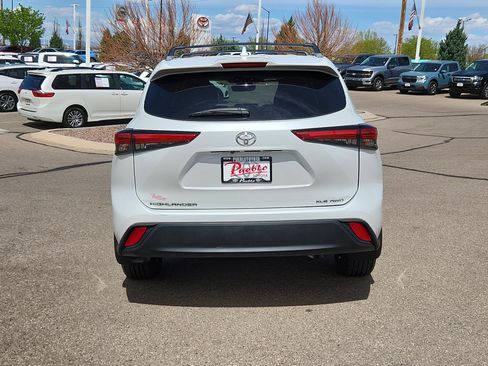 Used 2022 Toyota Highlander XLE image 14