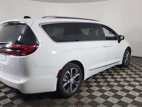 New 2026 Chrysler Pacifica Pinnacle FWD image 7