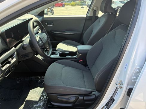 Used 2025 Kia K4 LXS image 29