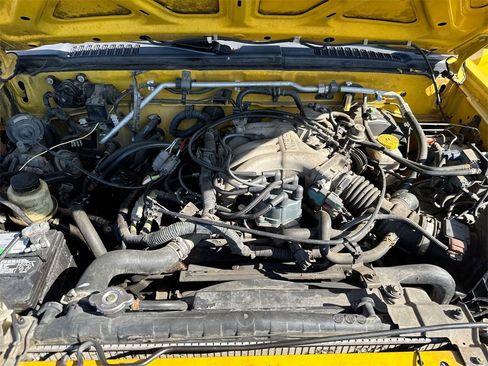 Used 2000 Nissan Xterra XE image 24