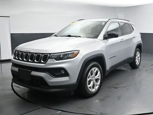 Used 2024 Jeep Compass Latitude AWD/4WD image 4