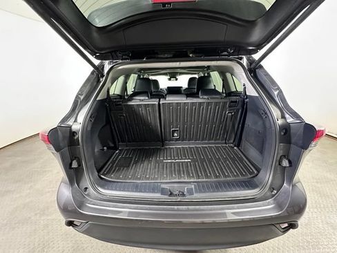 Used 2024 Toyota Highlander XLE AWD/4WD image 14