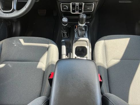 Used 2025 Jeep Wrangler Unlimited Sport AWD/4WD image 24