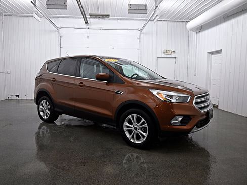 Used 2017 Ford Escape SE w/ SE Cold Weather Package image 3