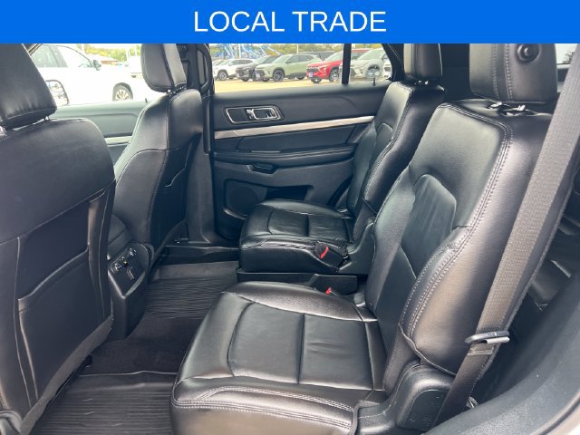 Used 2018 Ford Explorer XLT w/ Equipment Group 202A AWD/4WD image 13