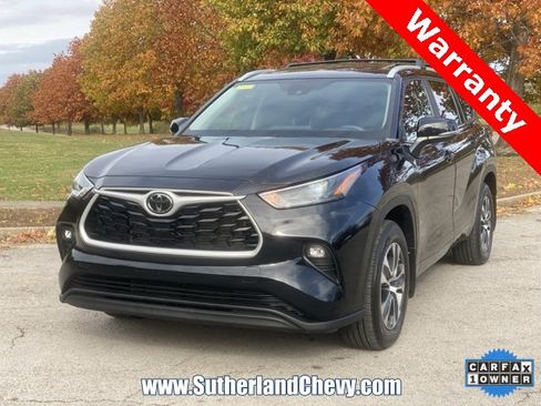 Used 2024 Toyota Highlander XLE image 3