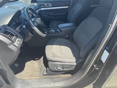 Used 2017 Ford Explorer XLT w/ Equipment Group 201A FWD image 9