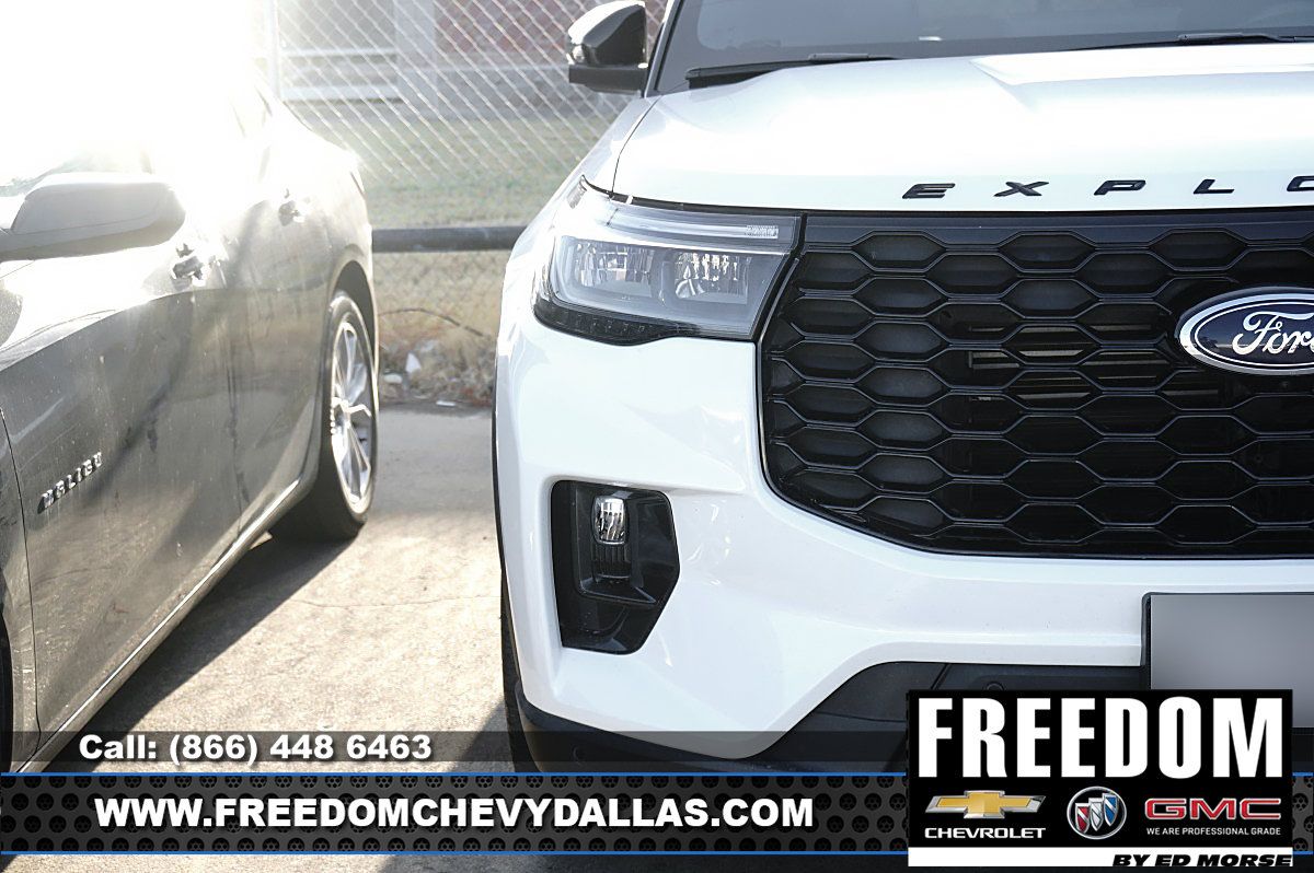 Used 2025 Ford Explorer ST AWD/4WD image 5