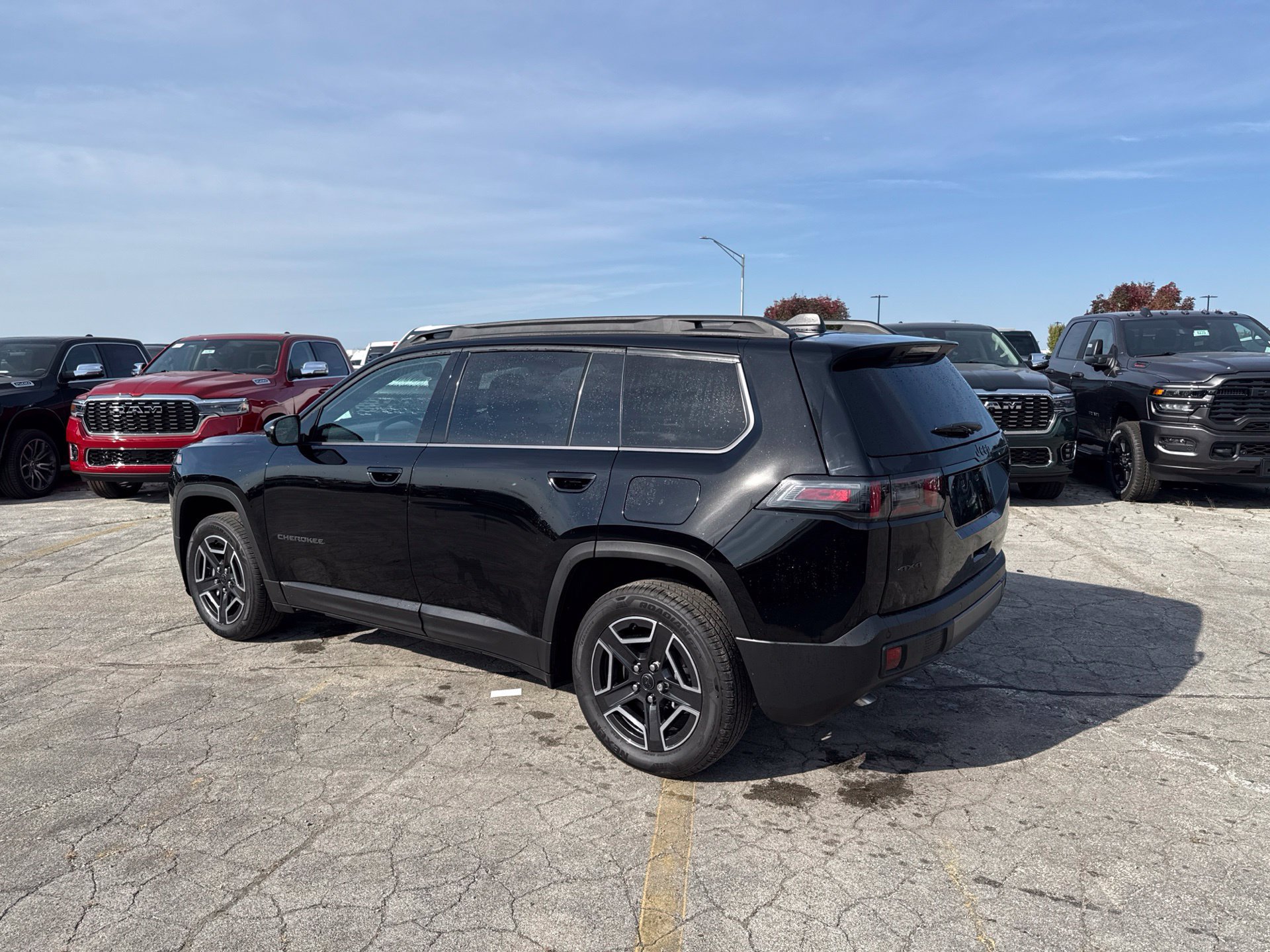 Used 2026 Jeep Cherokee Laredo AWD/4WD image 8