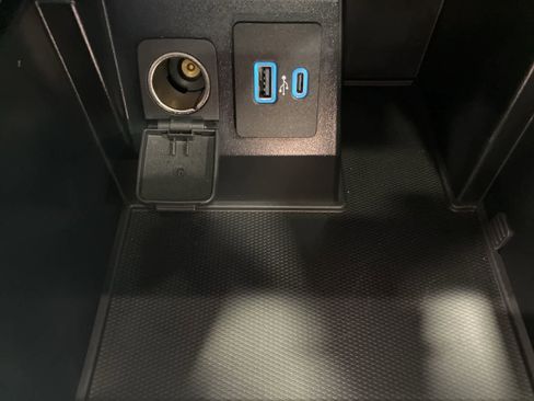 Used 2020 Ford Explorer XLT w/ Equipment Group 202A image 19