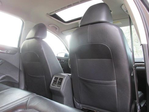 Used 2014 Volkswagen Passat TDI SEL Premium FWD image 23