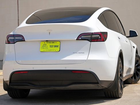 Used 2022 Tesla Model Y Long Range AWD/4WD image 5