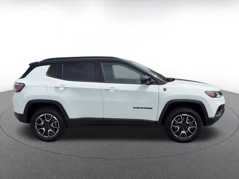 Used 2025 Jeep Compass Trailhawk image 16
