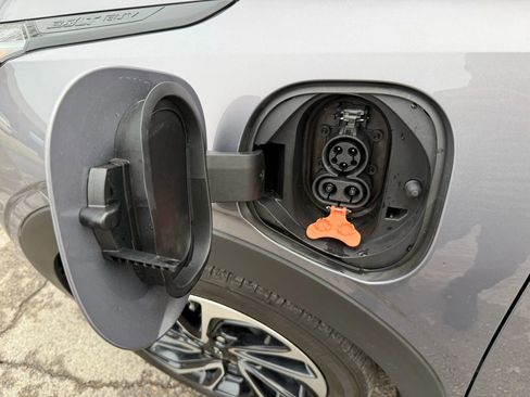 Used 2023 Chevrolet Bolt EUV Premier w/ Sun & Sound Package image 12