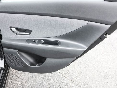 Certified 2025 Hyundai Elantra Limited FWD image 35